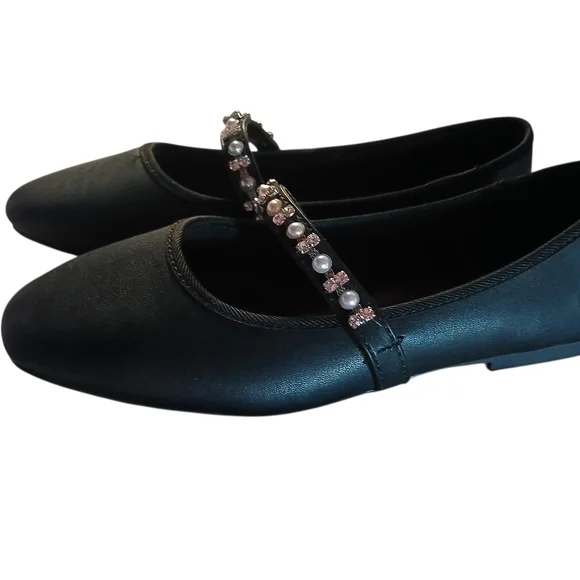 Jellypop Elegant Black Flats w/Pearl Strap - Picture 1 of 6